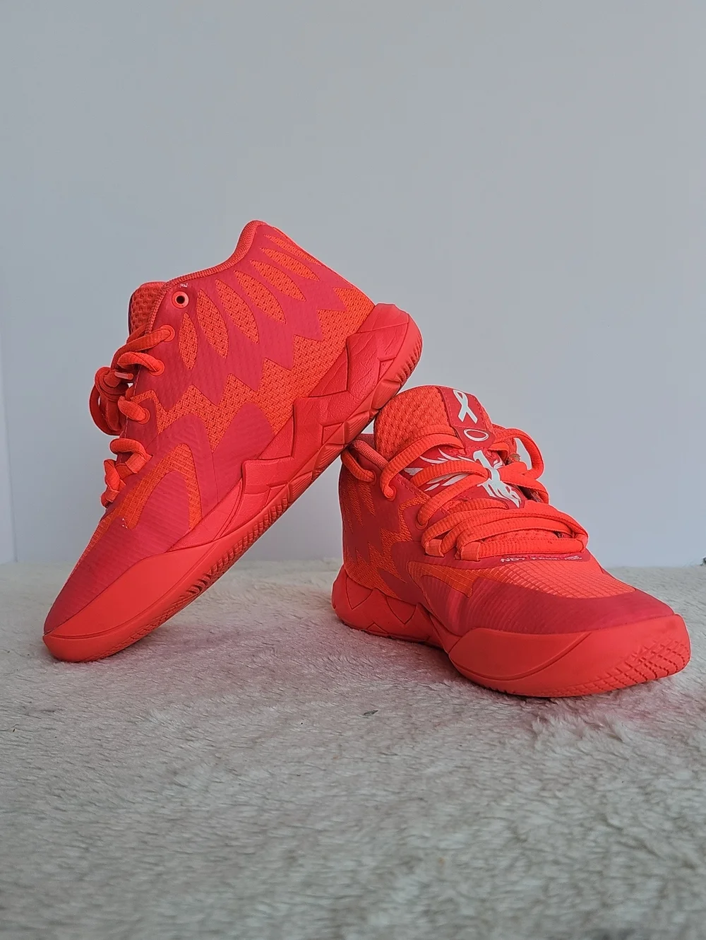 Puma MB.01 Jr Breast Cancer Awareness Pink Alert GS Size 4.5Y (309824-01)